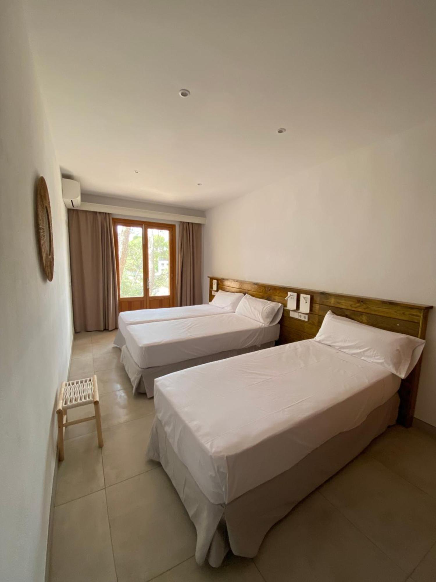Hostal Palmaria Santanyi Buitenkant foto