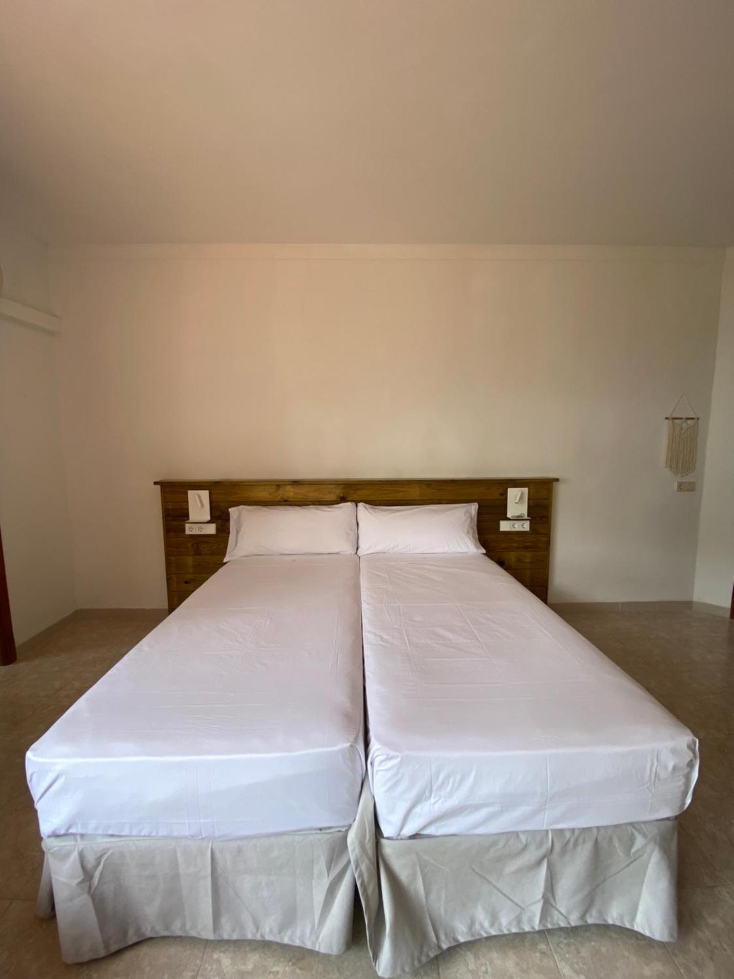 Hostal Palmaria Santanyi Buitenkant foto