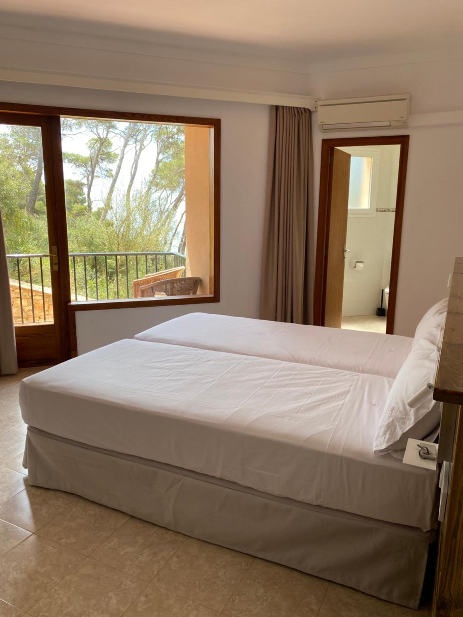 Hostal Palmaria Santanyi Buitenkant foto