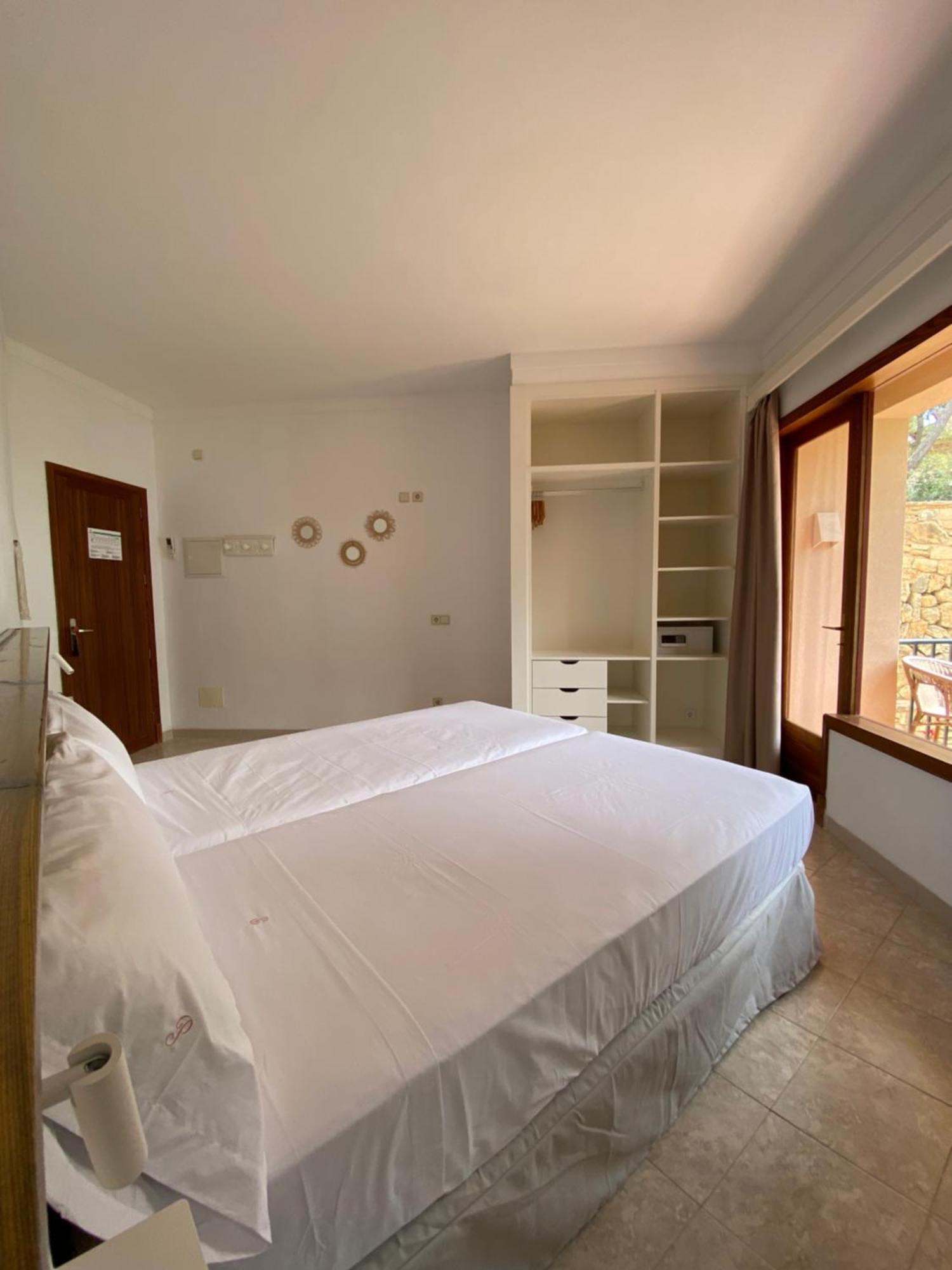Hostal Palmaria Santanyi Buitenkant foto