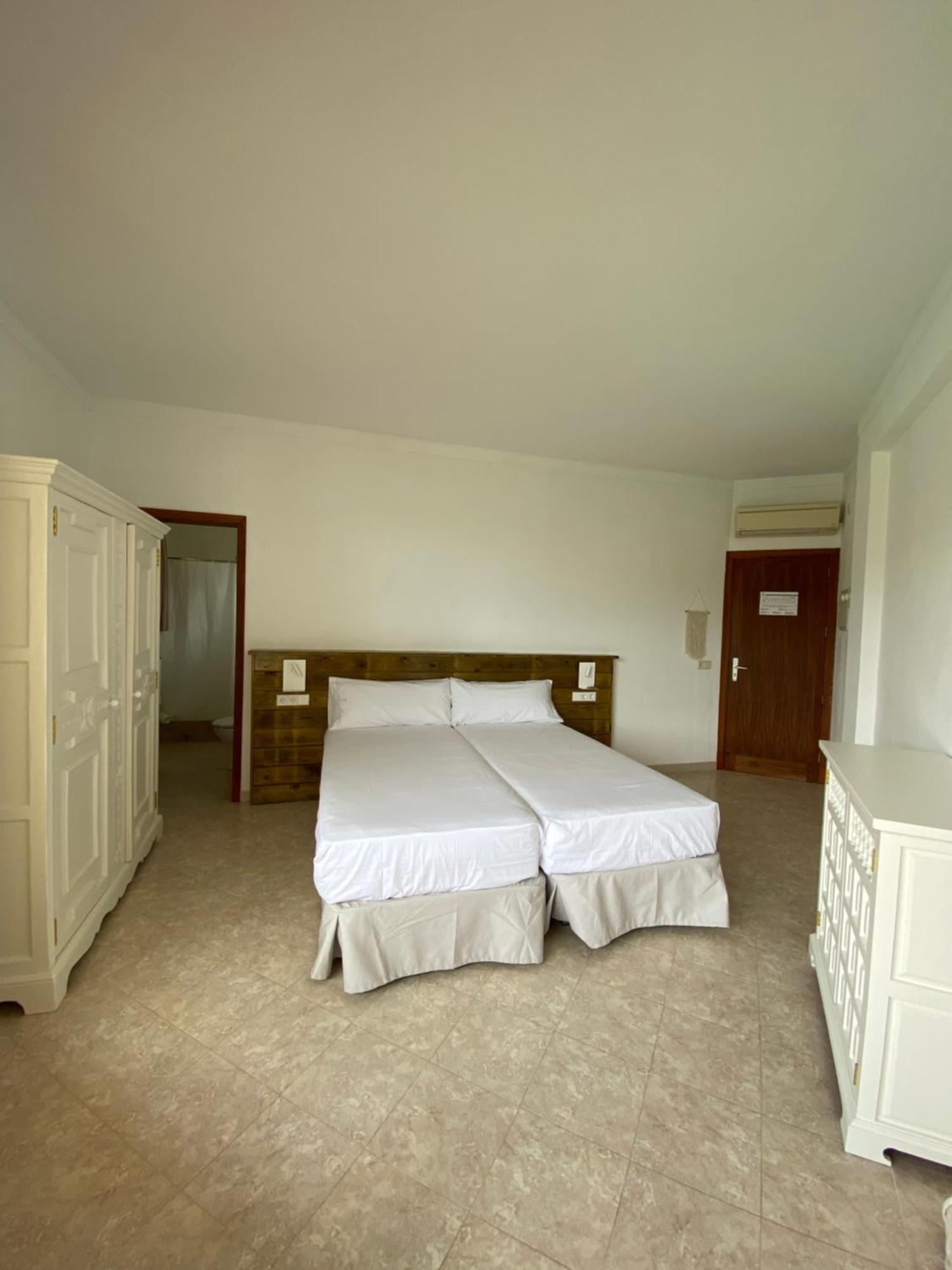 Hostal Palmaria Santanyi Buitenkant foto