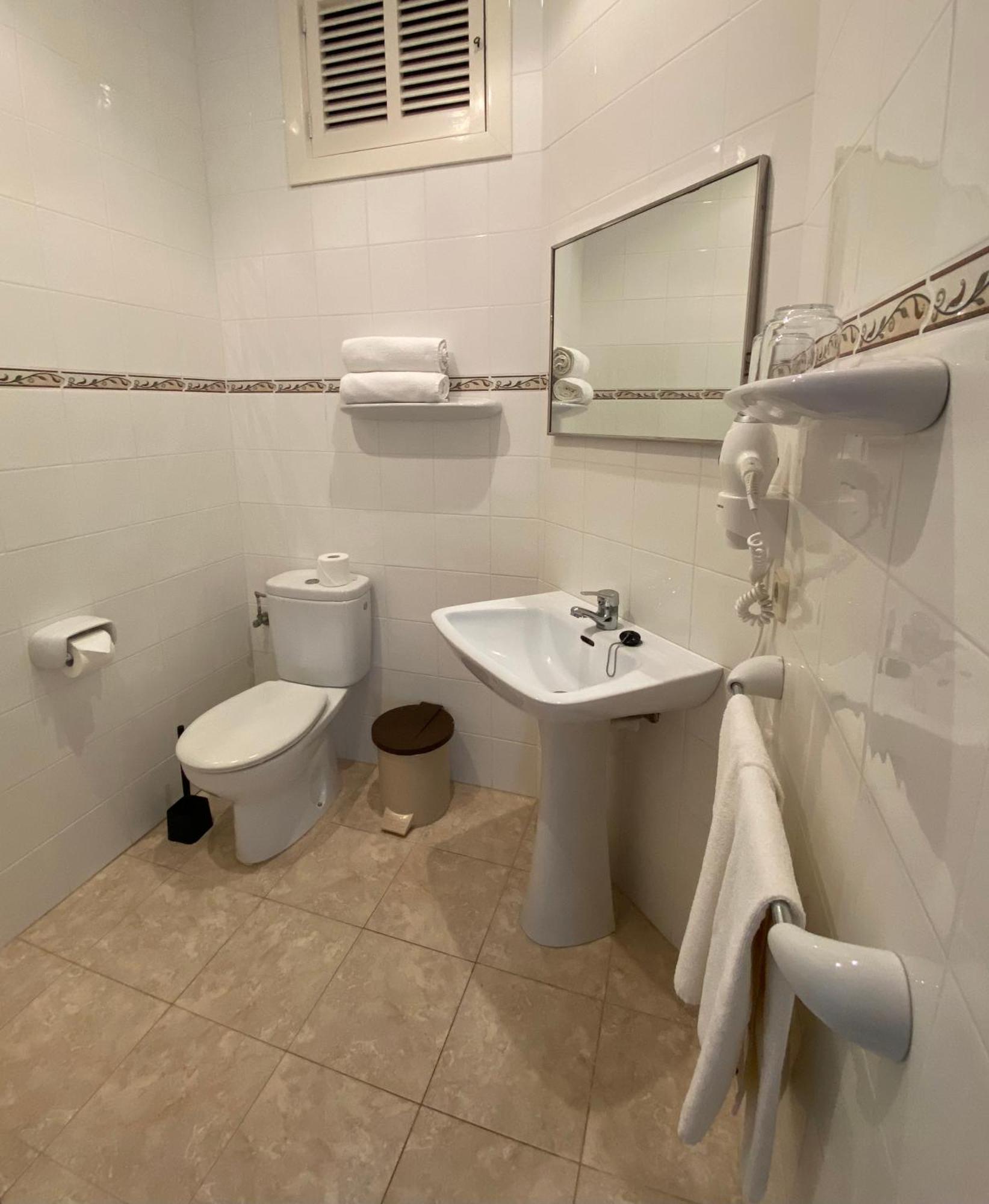 Hostal Palmaria Santanyi Buitenkant foto