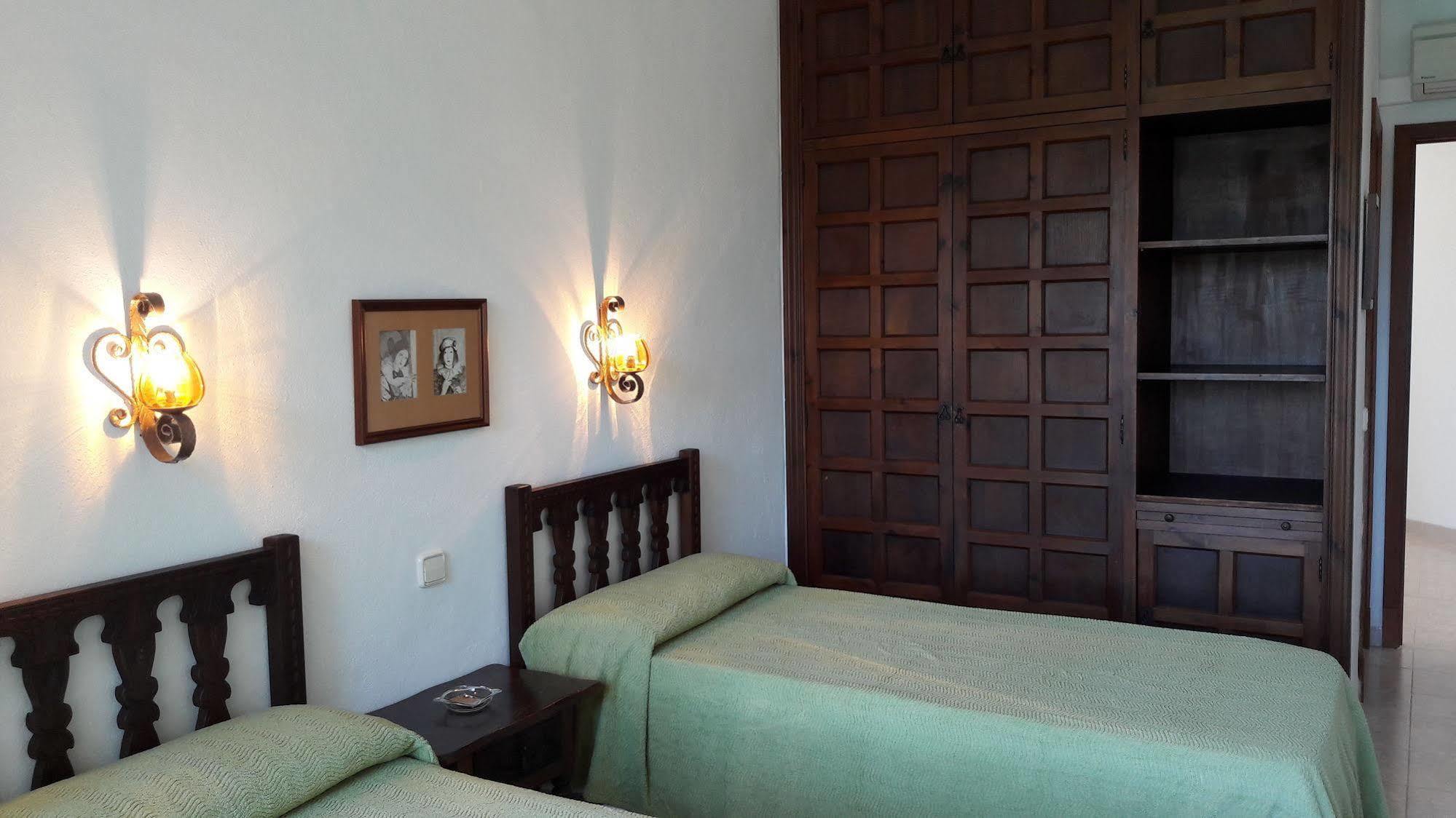 Hostal Palmaria Santanyi Buitenkant foto